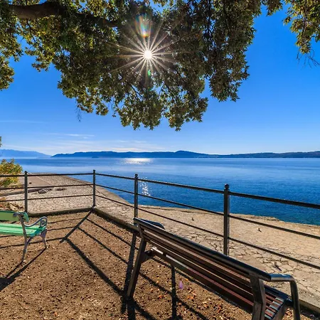 Beach Villa Selce Хостел