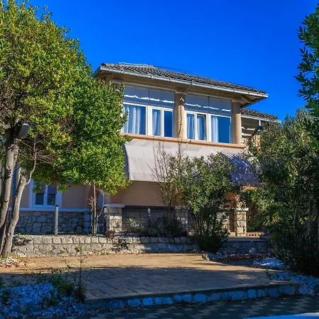 Beach Villa Selce Хостел Селце