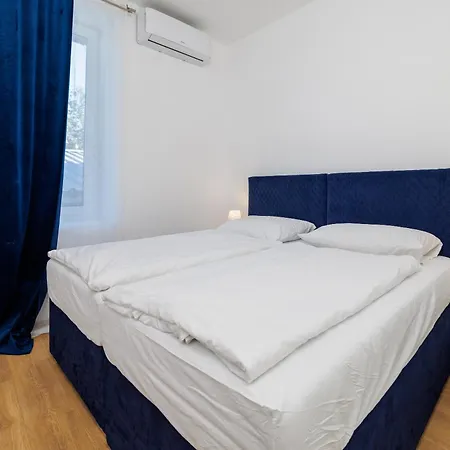 Beach Villa Selce Хостел