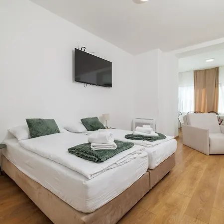 Beach Villa Selce Хостел *