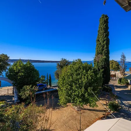 Hostel Beach Villa Selce Selce