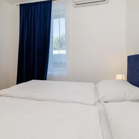 Beach Villa Selce بيت شباب