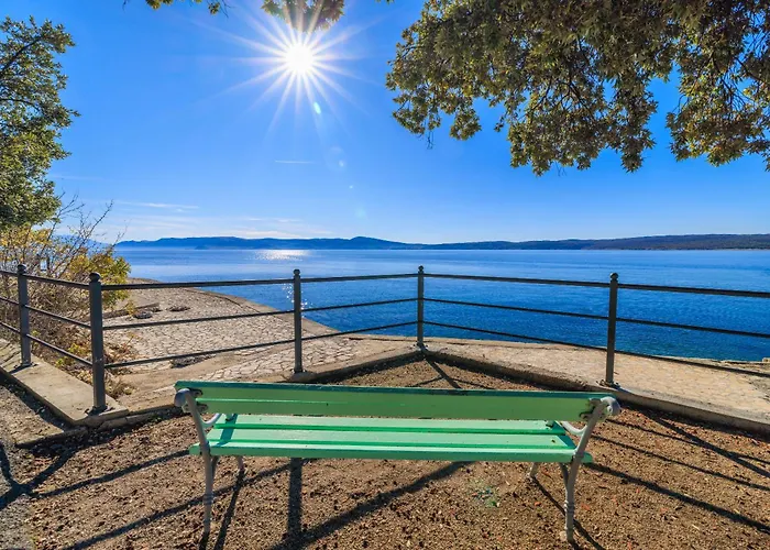 Beach Villa Selce Hostel