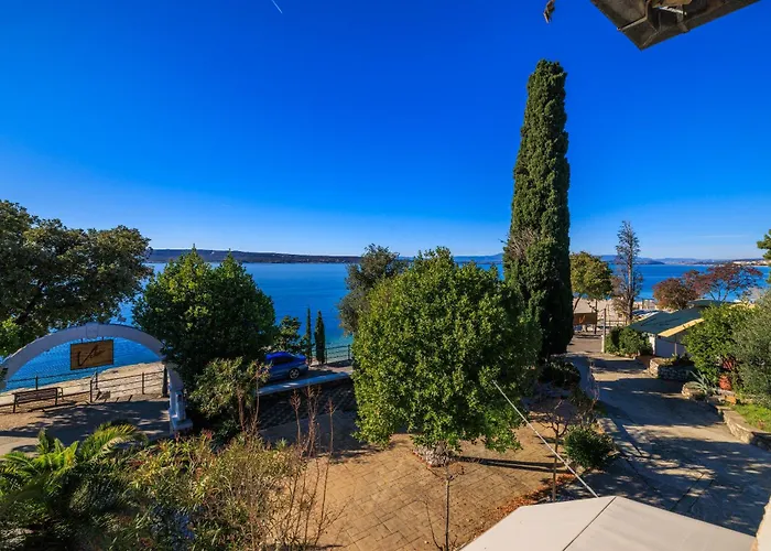 Hostel Beach Villa Selce Selce