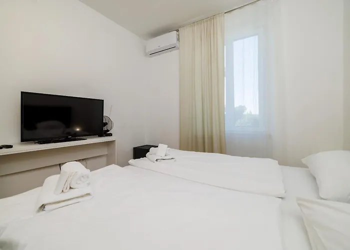 Beach Villa Selce Hostel